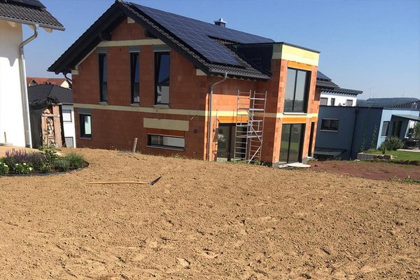 Kombinierte Arbeiten rund um Garten und Grundstück durch Watan Gartenservice